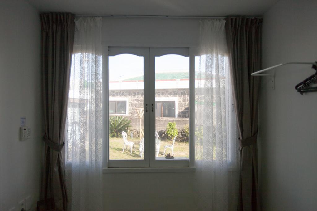 Choonhee Pension Jeju Exterior photo